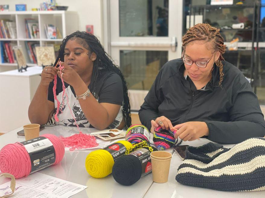 ARTS&SCIENCE クッション カシミヤ入り ˊ˗ アーツ&サイエンス May 2026 Crochet Circle | The Phillips Collection